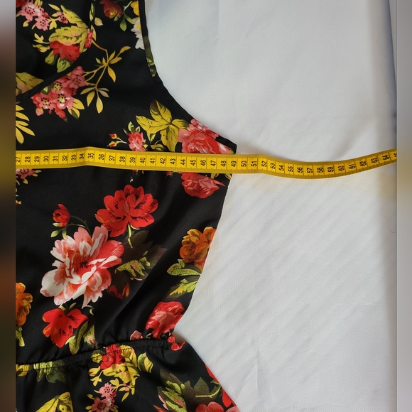Ambiance - 🖤❤️🤎💛 Floral Romper **(Tag says SIZE L) But it fits like a SMALL** - Picture 10 of 11